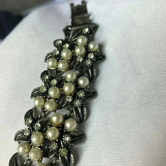 Vintage Florenza Juliana D&E Delizza & Elster Bracelet pearls and Rhinestones - Picture 6 of 7